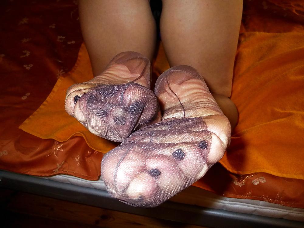 25P Nyloned Footjob in Vintage RHT