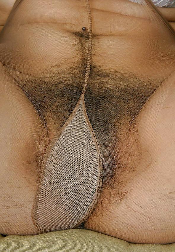 20P Natural beauty wears sheer nylon