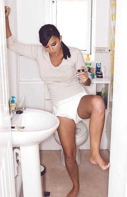 25P Sexy Girl And Women In Diaper