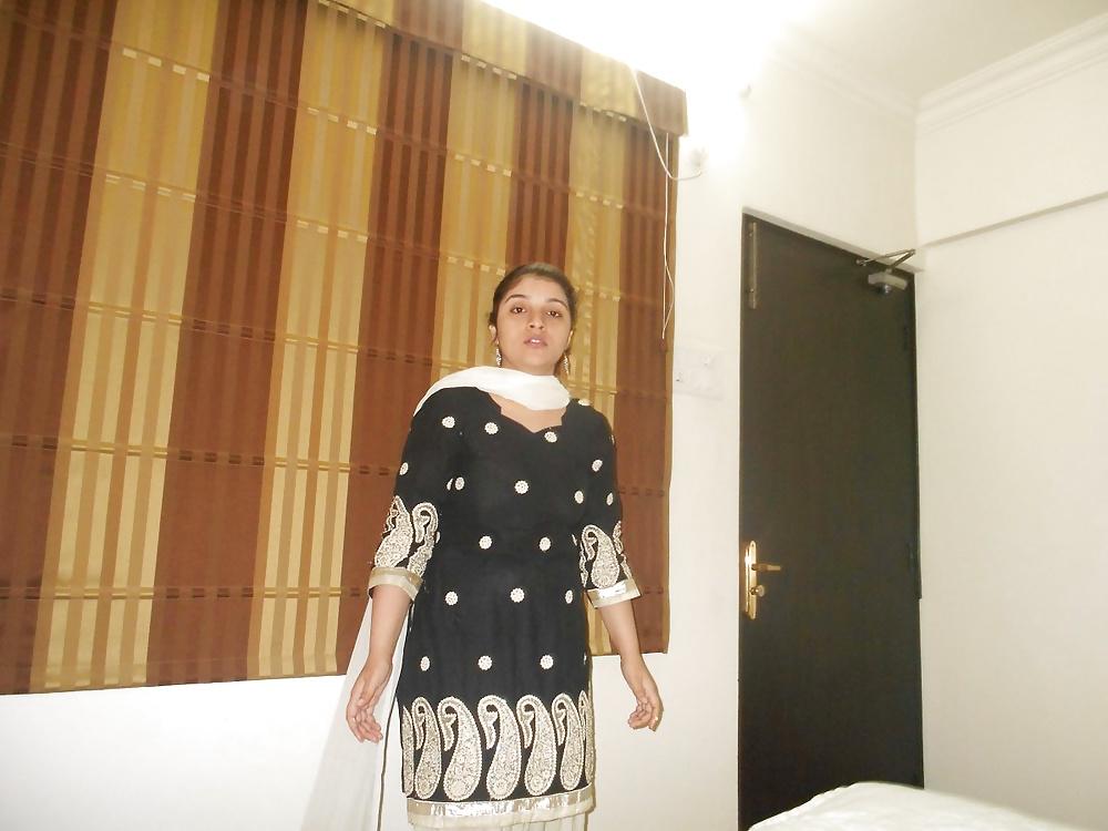 25P Desi nude muslim cpl from lucknow 