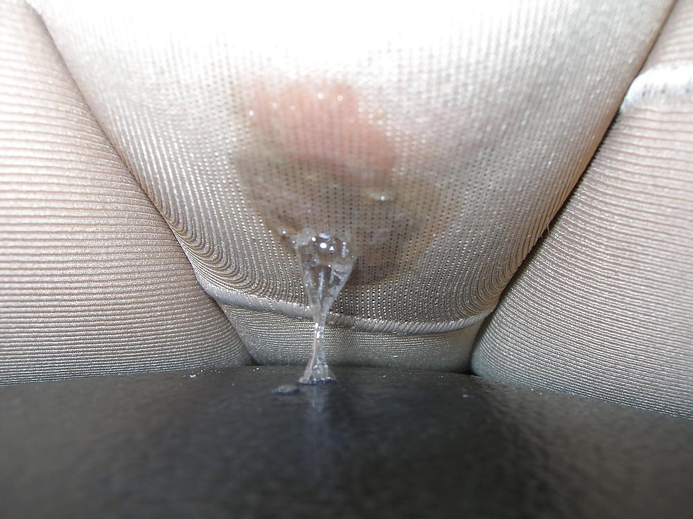 25P My messy crotch and leaky period gallery