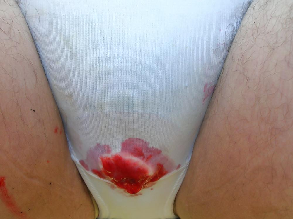 25P My messy crotch and leaky period gallery