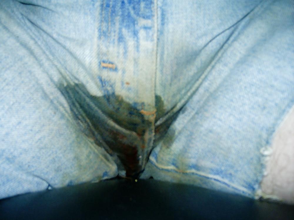 25P My messy crotch and leaky period gallery