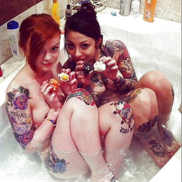 20P Tattooed Lesbians