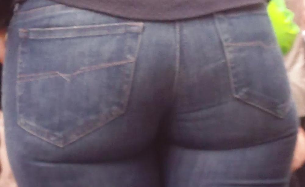 25P Nice big juicy teen ass & butt in very tight blue jeans 