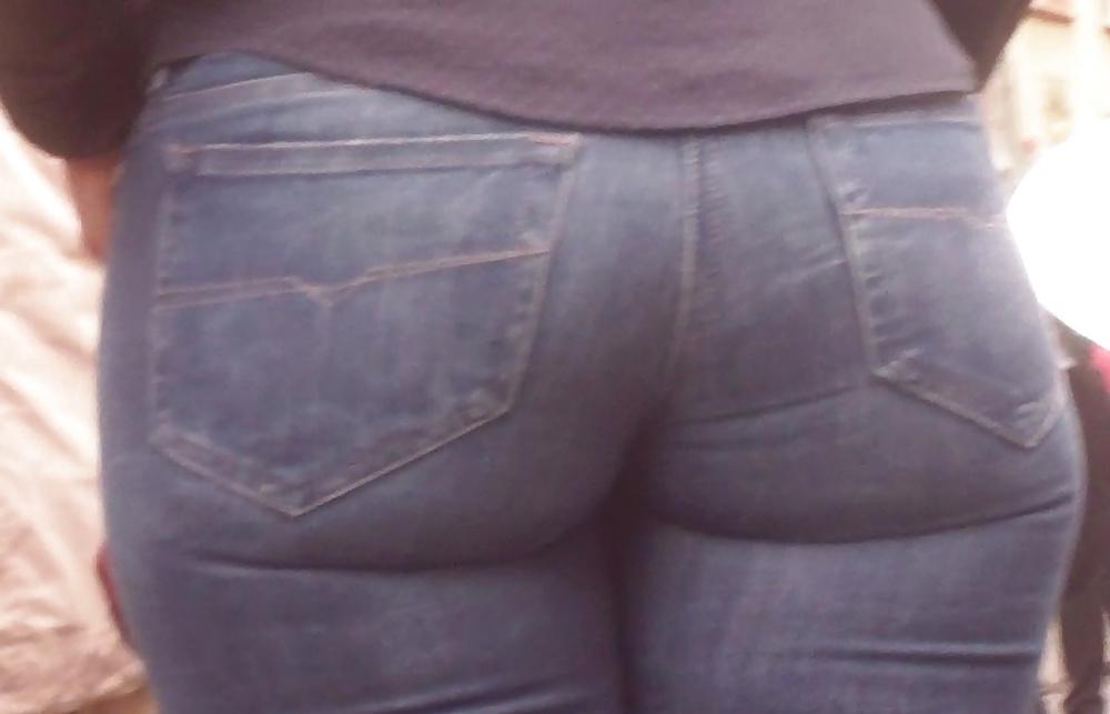 25P Nice big juicy teen ass & butt in very tight blue jeans 