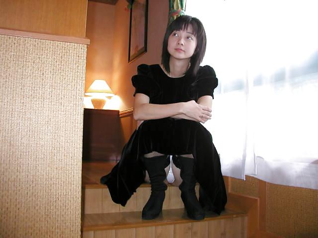 20P Japanese Married Woman 05