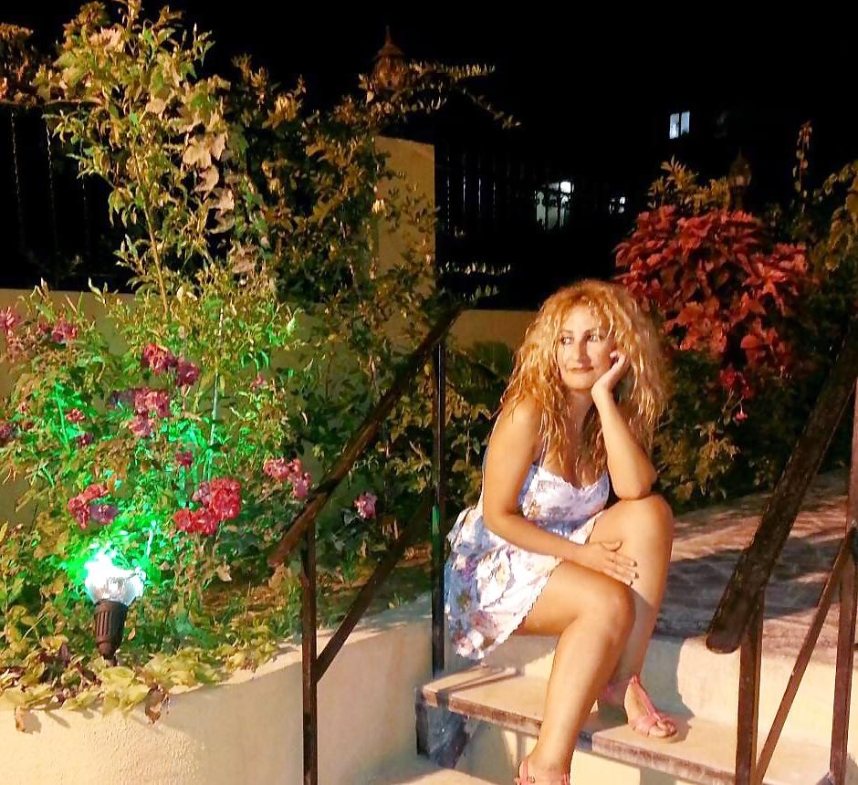 23P Arab Woman 409