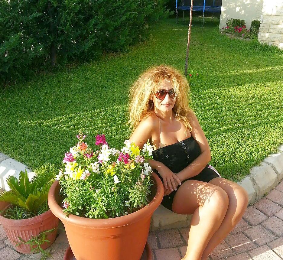 23P Arab Woman 409