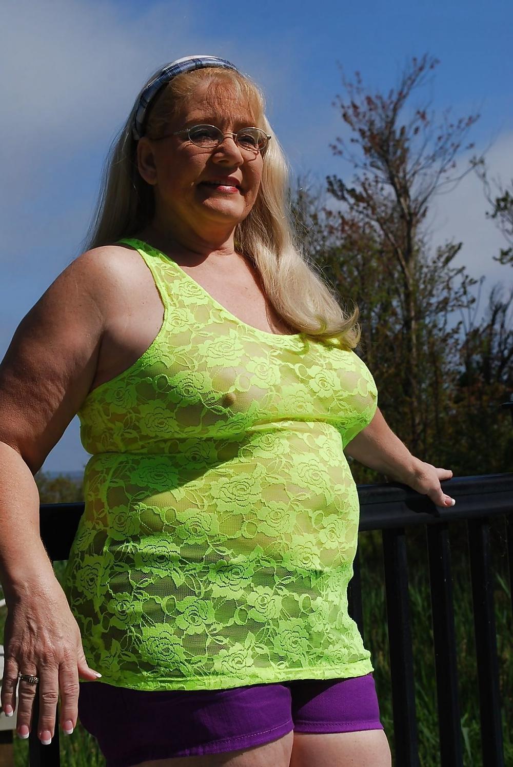 25P Her Nipples Are Poking Through The Top 4