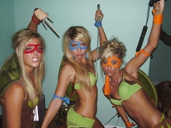 14P Halloween girls