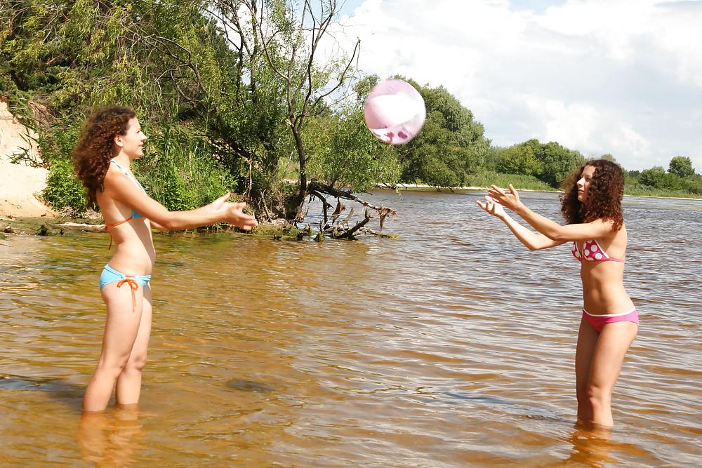 25P The twins stepsisters on the lake