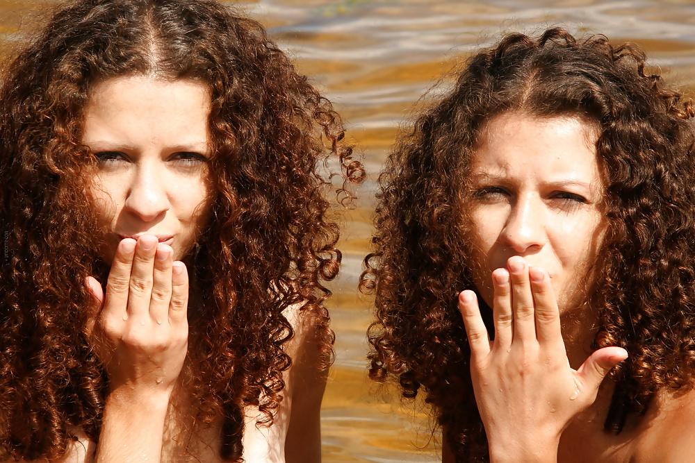 25P The twins stepsisters on the lake