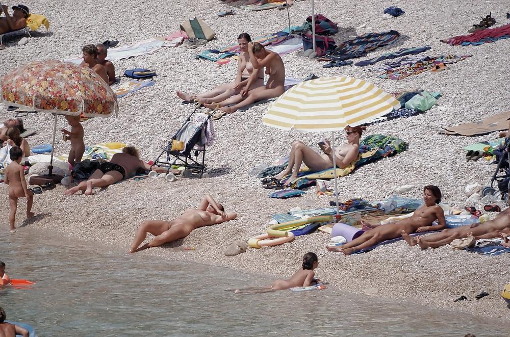 25P On the beach 15