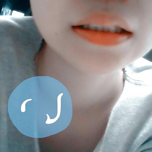 15P Japanese girl takes self pics