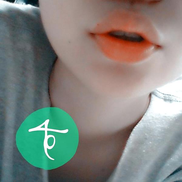 15P Japanese girl takes self pics