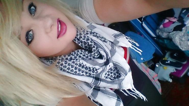 16P This girl loves getting on her knees and sucking cock