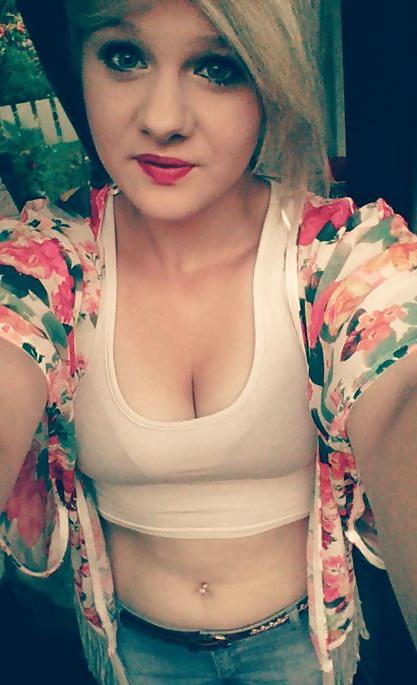 16P This girl loves getting on her knees and sucking cock