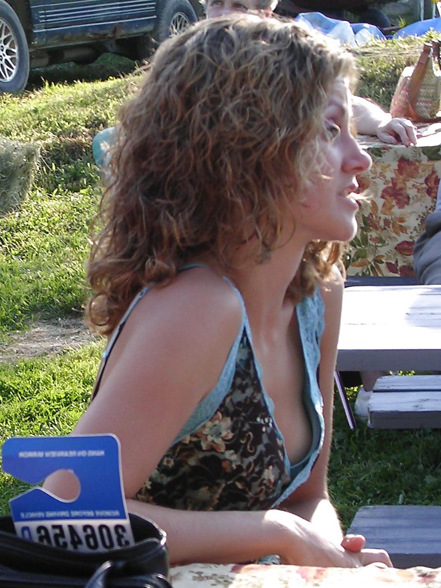25P Downblouse little titties
