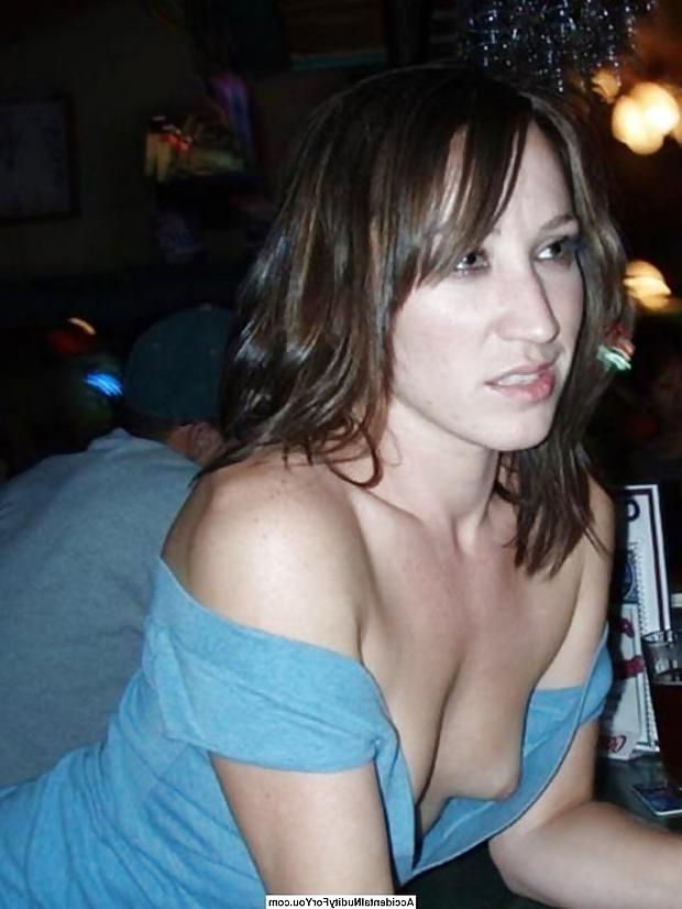 25P Downblouse little titties