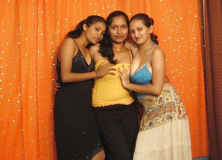 25P DESI LESBIANS FUN-INDIAN DESI PORN SET 6.6