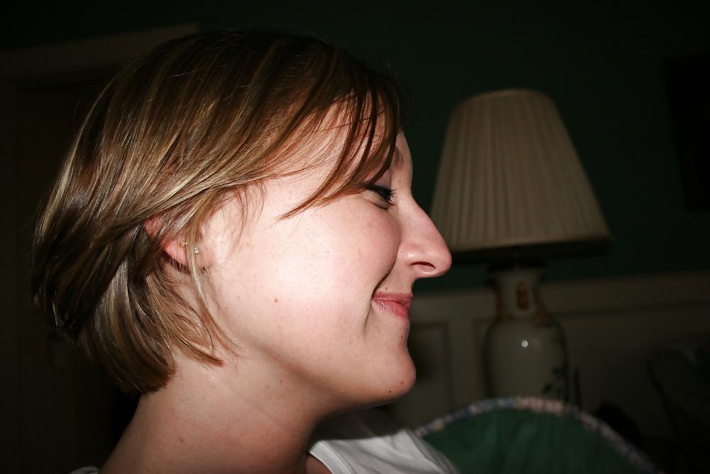 25P Happy smiling wife (Camaster)