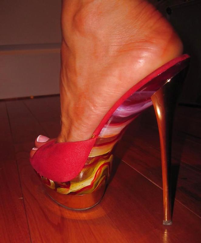 20P Foot Fetish 16