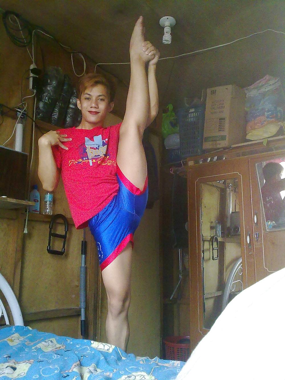 25P This Femboy is so Flexible