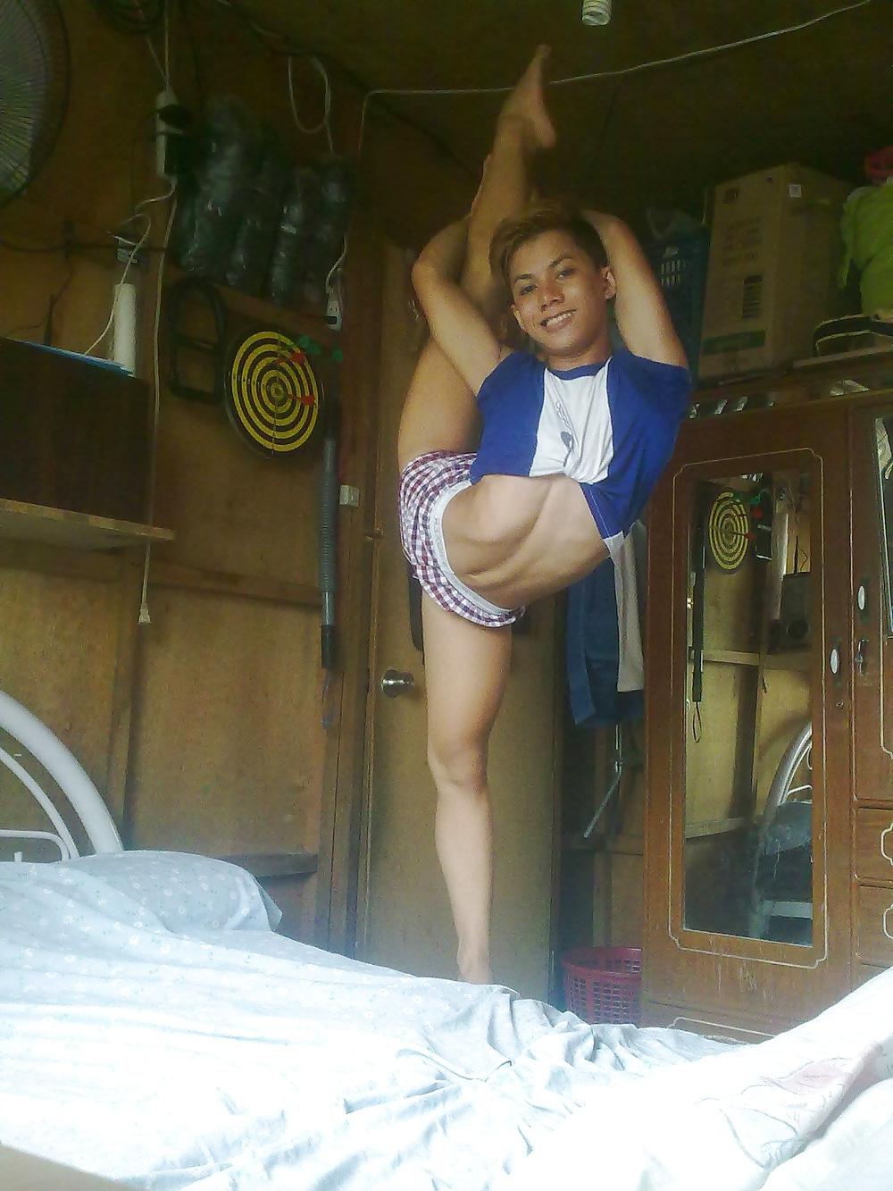 25P This Femboy is so Flexible