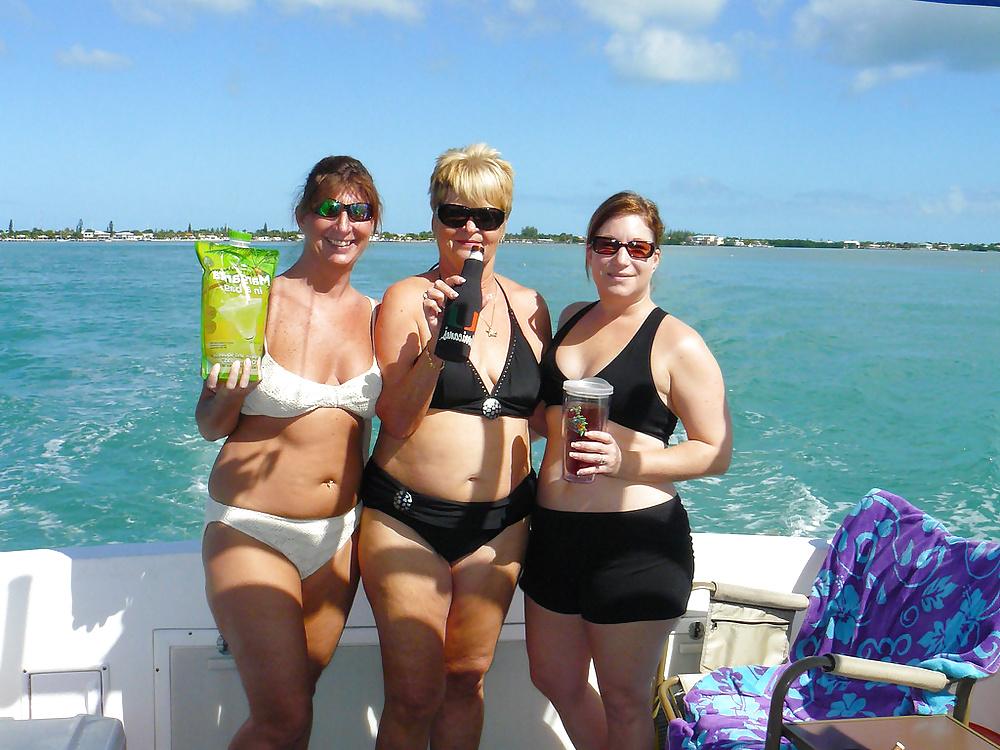 25P Hubby Shares Florida Wife With Friends