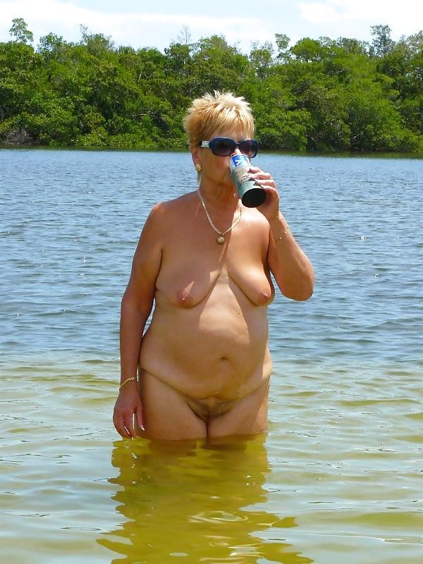 25P Hubby Shares Florida Wife With Friends