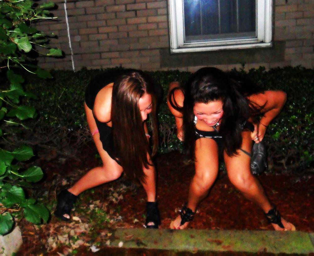 25P Girls Cought on Toilet