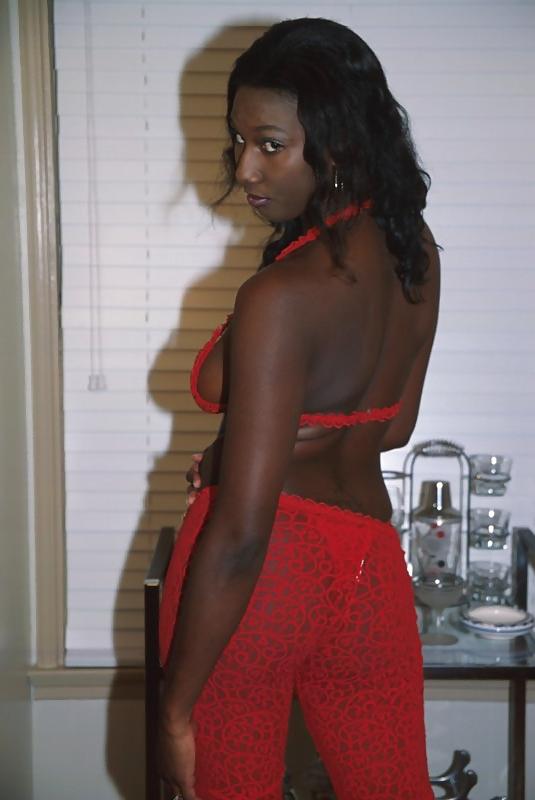 25P Ebony Babe And A White Guy