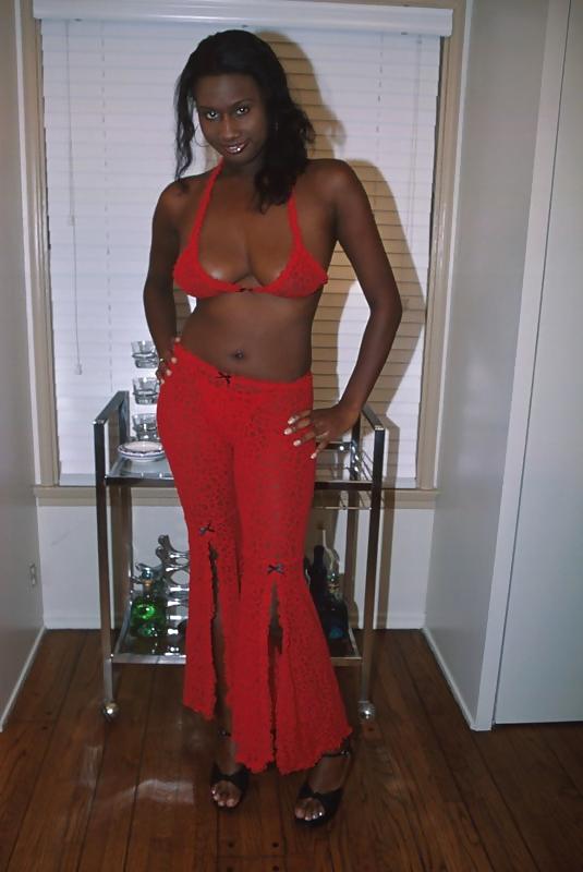 25P Ebony Babe And A White Guy