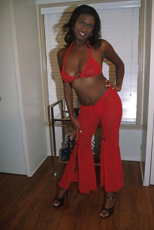 25P Ebony Babe And A White Guy