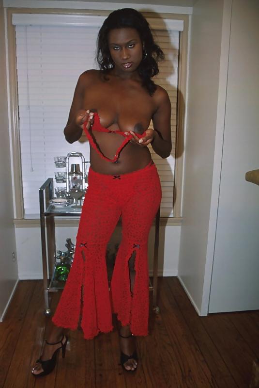 25P Ebony Babe And A White Guy