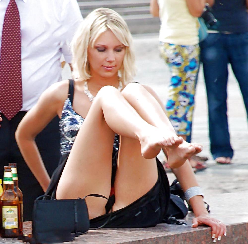 25P Upskirt and downblouse