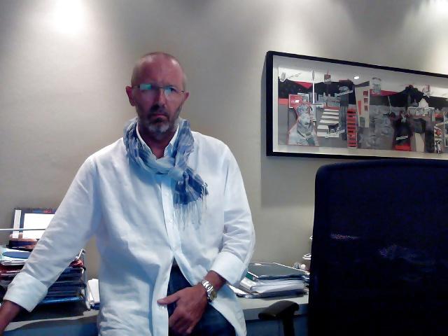 13P Italian mature man in office