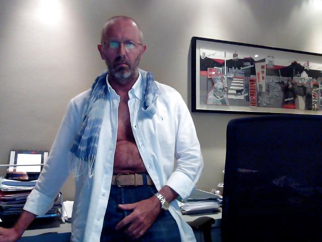 13P Italian mature man in office