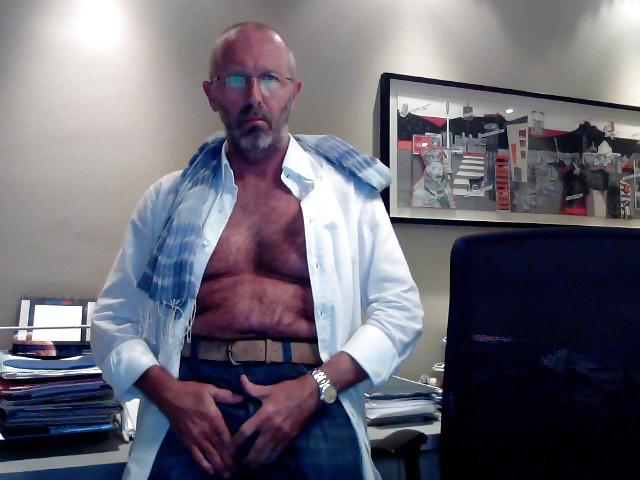 13P Italian mature man in office