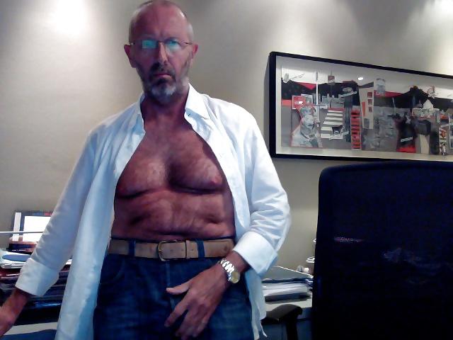 13P Italian mature man in office