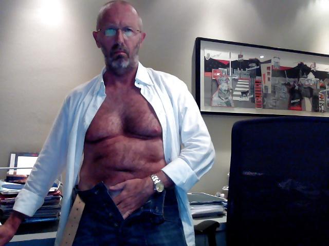 13P Italian mature man in office
