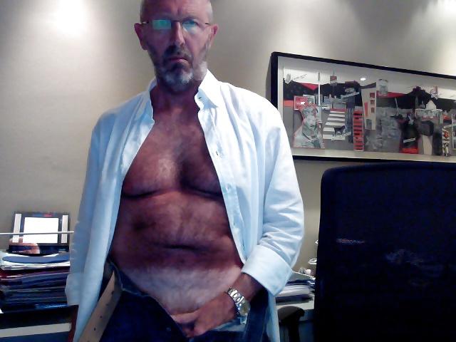 13P Italian mature man in office