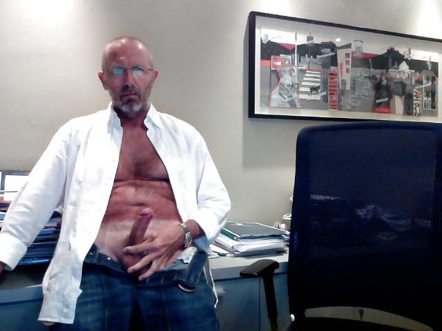13P Italian mature man in office