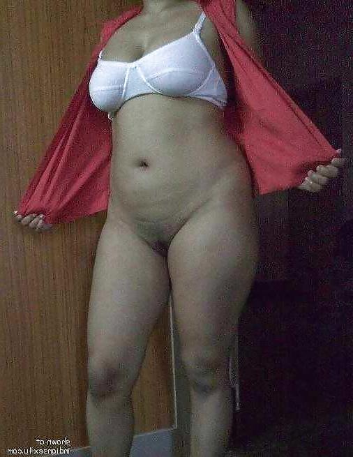 17P Desi Red Bhabhi