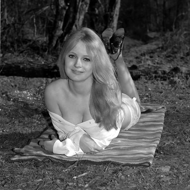 25P Nylons Beauty England 1969