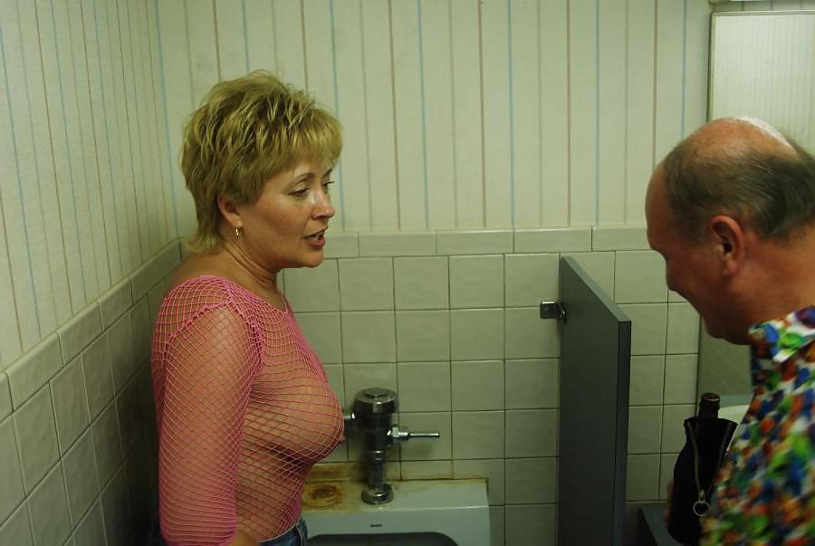 13P SEXY MATURE BLOW A GUY IN BATROOM