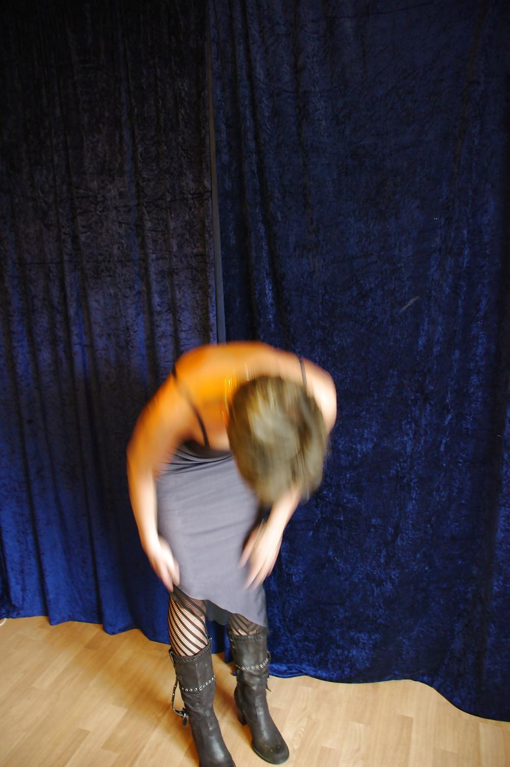25P German milf blue dress want look sexy