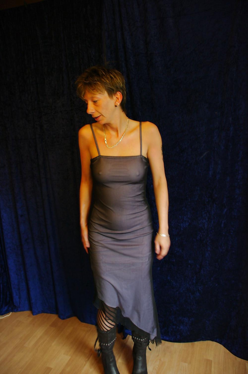 25P German milf blue dress want look sexy