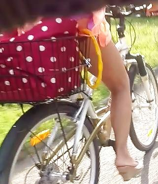 12P Oops purple panties on the road upskirt